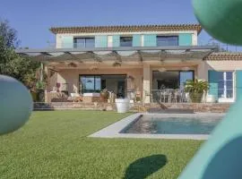 Exceptional Villa a c 4BR 8P with Pool & Sea View