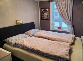 Øya husrom-dobbeltseng, hotel in Sarpsborg