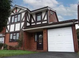 Telford Town Centre | Spacious Contractor Stay – Sleeps 8