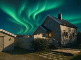 House near Reisa national park, Aurora and the Midnight sun, hotel em Storslett