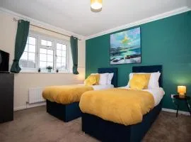 Telford Town Centre | Spacious Contractor Stay – Sleeps 8