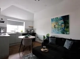 Contemporary 1BR Apartment Cardiff Central