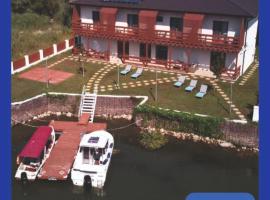 Eden Uzlina、Uzlinaのホテル