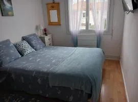 CHAMBRE CONFORTABLE,GARE,Climatisation,PARKING,WIFI,pt déjeuner compris