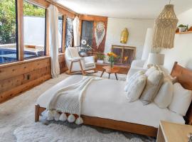 Enchanted Waterfall Sanctuary, hotel i Mill Valley