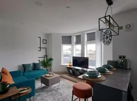 Contemporary 3BR Apartment Cardiff Central