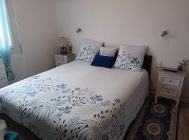 CHAMBRES Climatisées tout Confort,GARE ,WIFI, parking, avec pt dejeuner compris, hotel in Perpignan