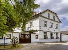 Penzion a Restaurace Bělecký Mlýn, hotel in Ptení