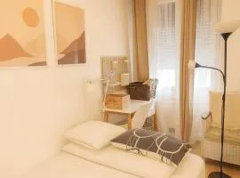 Chambres privées dans maison conviviale à Puteaux Salle de bain et cuisine partagées