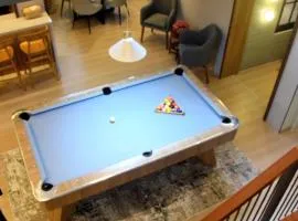 Liorasuite 4 BR with Jacuzzi Billiard Pingpong in KBP