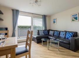 Bay Retreat- Moments from Hamworthy Park、プールのホテル