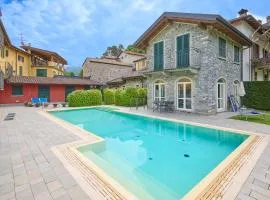 spiaggia uno pool side apartment