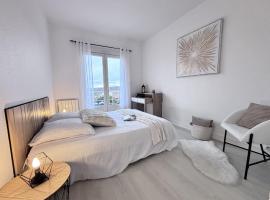 Nid des Puys - 2 chambres - Terrasse - Balcon - Parking - Clim, ξενοδοχείο σε Chatel-Guyon