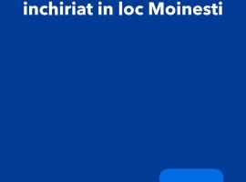 apartament de inchiriat in loc Moinesti، فندق في Moineşti
