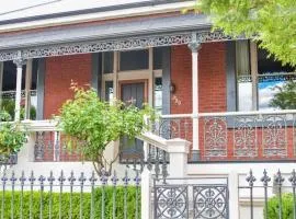Queen of Charles 4BR Large Luxury Home