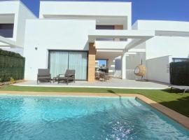 LUXURY VILLA SEVEN LAKES SANTA ROSALIA RESORT by PREMIUM SPAIN PROPERTIES, hotel a Torre-Pacheco