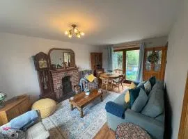 Charming and Cosy Country Cottage with Log Burner