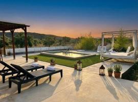 Villa en Biar con piscina privada y jardín, hotel en Biar