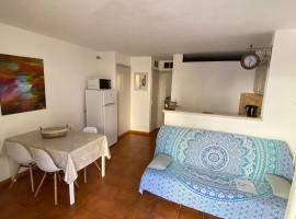 Appartement calme à deux pas de la mer: Saintes-Maries-de-la-Mer şehrinde bir otel