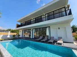 Luxury Beachfront Pool Villa in Koh Phangan 2BR, Direct Beach Access