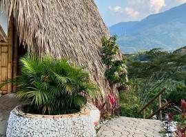 Green view glamping cabin with unlimited Jacuzzi, hotel i Cocorná