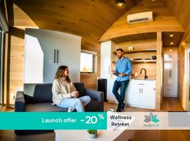 Jolie Vie Wellness Retreat, Metal Tiny Home #3, minicasa en Grand Falls