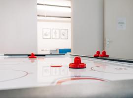 Familienhaus nahe Bern - Spielraum Kino & Fitness, hotel en Köniz