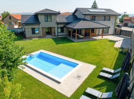 Luxurious, modern house in the nature in Belchin, Hotel in Belchin