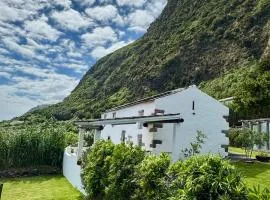 Fajã VinhaMar-Vinyard Cottage by the Sea