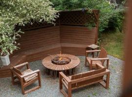 Bright and cozy cottage in the heart of Dartmouth, hotel a Halifax