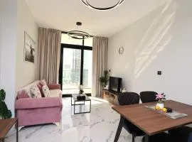 1 Bedroom 1 Min walking to Cleveland and Galleria Mall by Central Stay