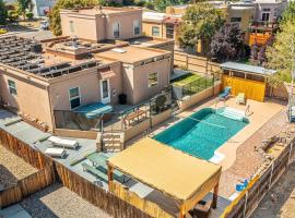 Spacious Family Home with Pool, Hot Tub, Fast Wifi, Hotel in Farmington