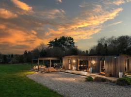 The Tractor Shed โรงแรมในBelbroughton