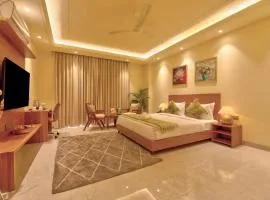 Dwellr Luxury Stays - Golf Course Road