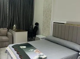 شقه راقيه في المنصوره شارع منتصر بالقرب من جامعه المنصوره