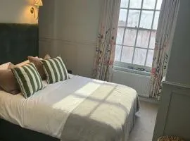 Chester Charm - Spacious 4 Bedroom House