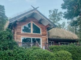 Modern Log Cabin On Adelsö, hotel i Adelsö