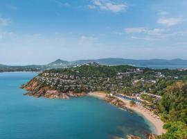 The Ritz-Carlton, Koh Samui, hotel en Choeng Mon Beach