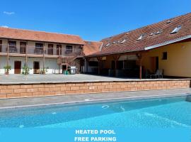 Penzion Tr&ouml;dler, hotel com piscina em Brod nad Dyj&iacute;
