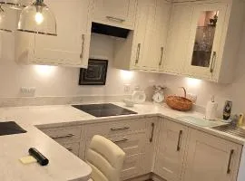 RentUnique The Burwash Bijou Bungalow