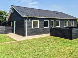 4 Bedroom Amazing Home In Skjern, hotel sa Skjern