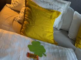 ZeNour Villa in Åmål, ξενοδοχείο σε Όμολ