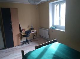 Chambre au calme، فندق في Parves