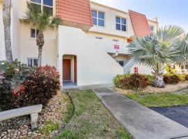 Pier Point South Ocean View Condo B-22: Saint Augustine Beach şehrinde bir otel