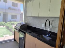 Apartamento de Luxo com Jacuzzi privativa e Piscina em Itacimirim, hotel i Itacimirim
