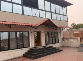 The Sixth Abode Farms 5 BHK Villa with Swimming Pool, Turf, Lawn & Indoor Games- Khopoli, hotell i Jambhulpāda