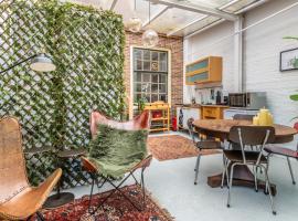 Cozy two-room city center apartment with garden, Hotel in Amersfoort