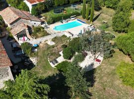 Le Gite du Bois Renard, hotell i Lorigné