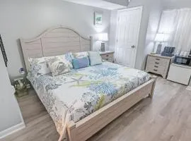 Studio, Barefoot Yacht Club, Saltwater Pools, New!