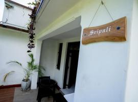 SRIPALI Homestay – hotel w mieście Menikhinna